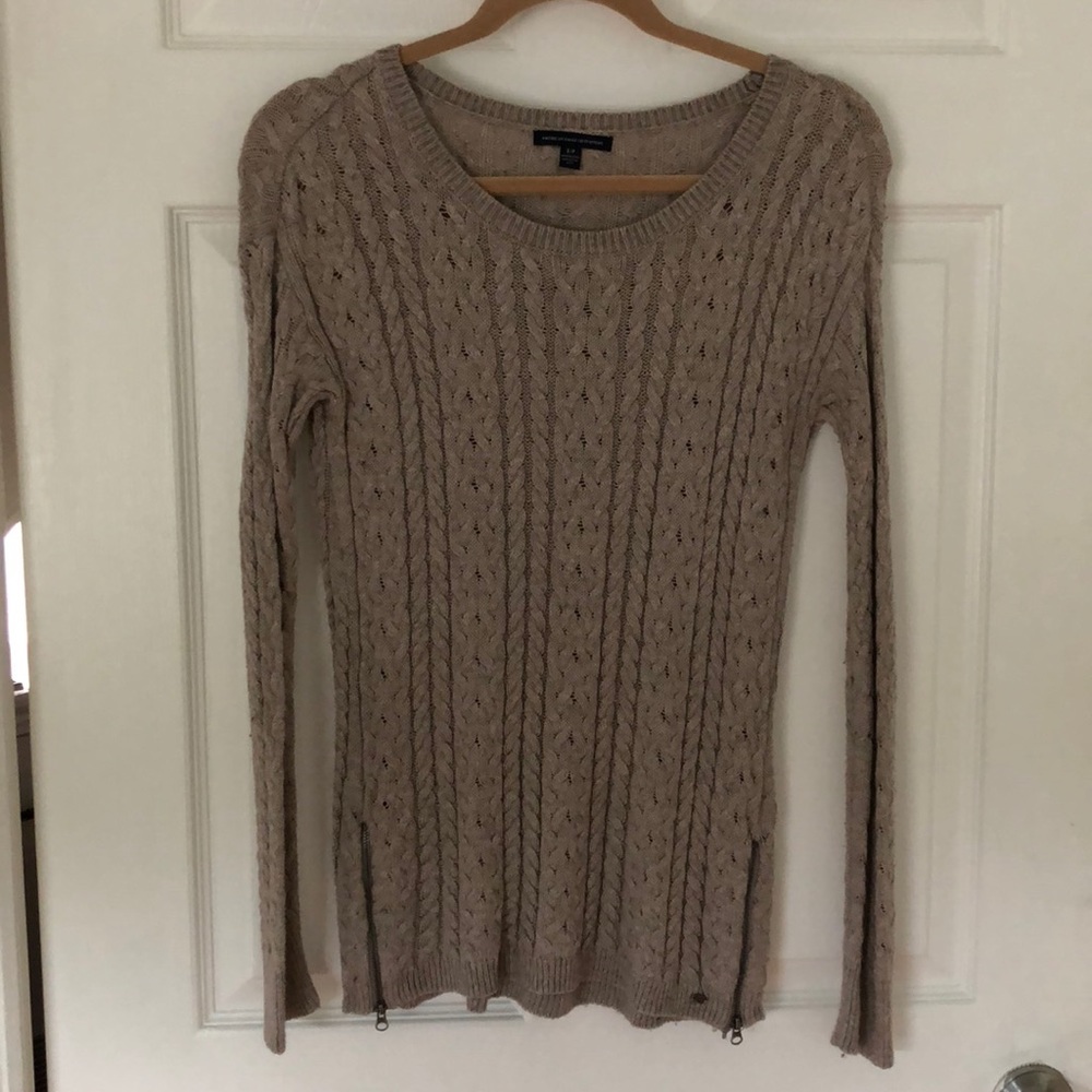 Brown/tan American eagle sweater